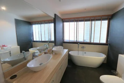 Naiharn Beach Villa – Photos 3